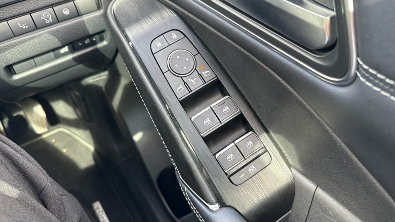 Nissan Qashqai 1.3 DiG-T MH Tekna 5dr Petrol Hatchback